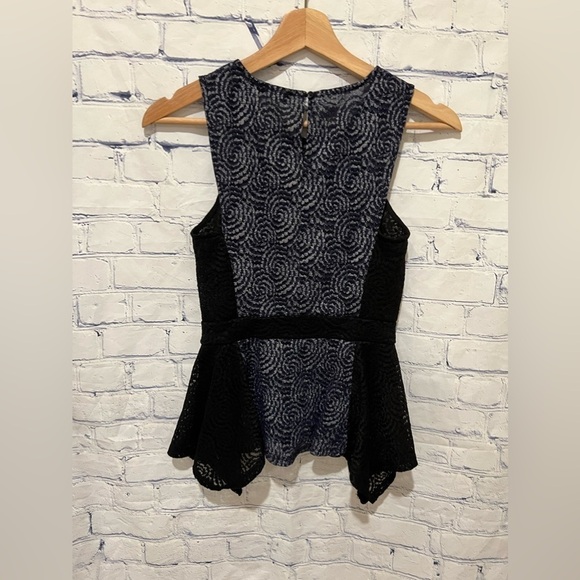 Womens BCBG MAXAZRIA Serena Lace Peplum Top XSMALL Dark Navy Combo Spiral Lace - Picture 3 of 5